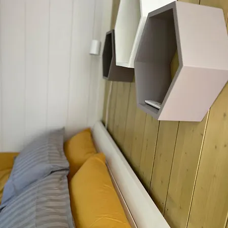 Vikendica Mesipesa Yellow